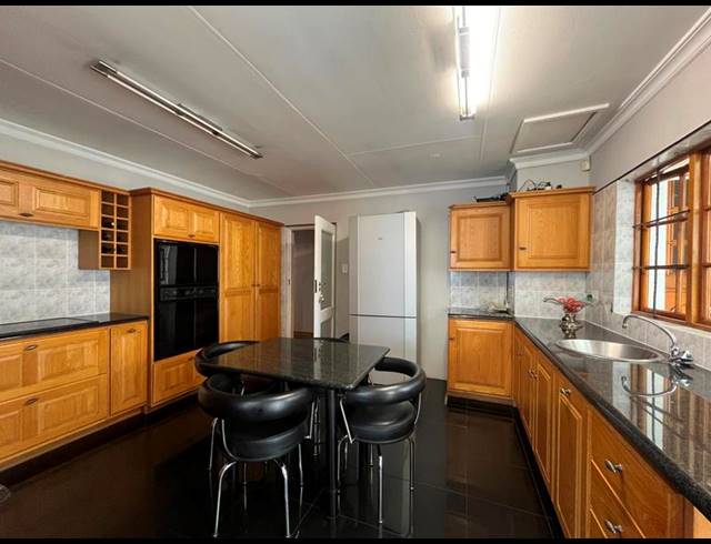 4 BEDROOM HOUSE FOR SALE IN BROOKLYN